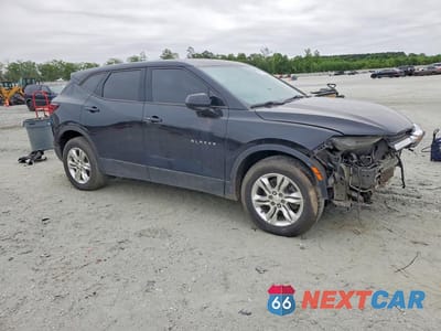 Czwarte zdjęcie samochodu z boku: 2021 CHEVROLET BLAZER 2LT VIN:3GNKBHRSXMS538281 - miniatura