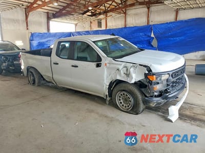 Czwarte zdjęcie samochodu z boku: 2023 CHEVROLET SILVERADO K1500 VIN:1GCRDAED0PZ109108 - miniatura