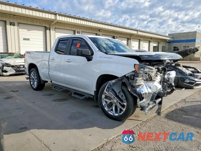 Czwarte zdjęcie samochodu z boku: 2019 CHEVROLET SILVERADO K1500 LT VIN:1GCRYDED9KZ250645 - miniatura