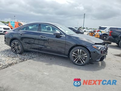 Czwarte zdjęcie samochodu z boku: 2026 MERCEDES-BENZ CLA 250 4MATIC VIN:W1K5J4HB6TN592677 - miniatura