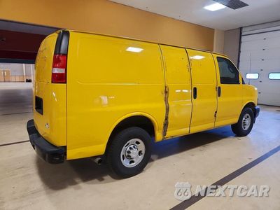 Trzecie zdjęcie samochodu z tyłu: 2019 CHEVY EXPRESS G2500 VIN:1GCWGAFP9K1338946 - miniatura