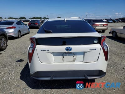 Zdjęcie 6 z 13 samochodu: 2016 TOYOTA PRIUS THREE TOURING VIN:JTDKARFU4G3518321 - miniatura