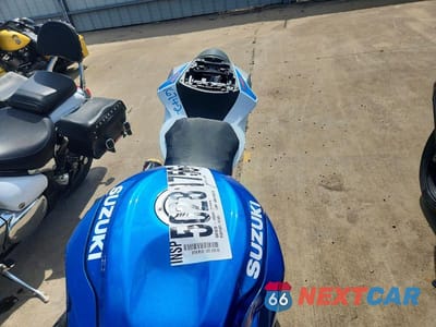 Piąte zdjęcie samochodu w środku: 2024 SUZUKI GSX-R750 VIN:JS1GR7MA0R7101487 - miniatura