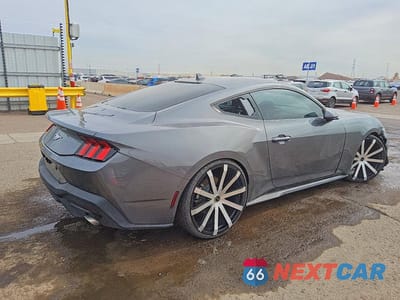 Trzecie zdjęcie samochodu z tyłu: 2025 FORD MUSTANG VIN:1FA6P8TH8S5103913 - miniatura