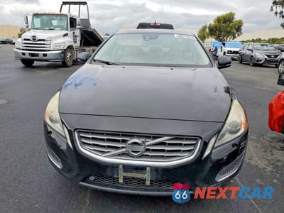 Piąte zdjęcie samochodu w środku: 2013 VOLVO S60 T5 VIN:YV1612FH6D2205102 - miniatura