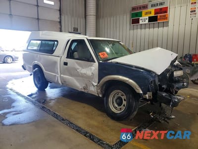 Czwarte zdjęcie samochodu z boku: 1998 CHEVROLET S TRUCK S10 VIN:1GCCS1441WK144647 - miniatura