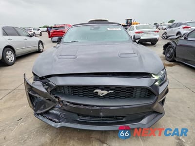 Piąte zdjęcie samochodu w środku: 2022 FORD MUSTANG VIN:1FATP8UH1N5103046 - miniatura
