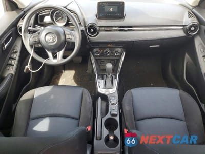 Zdjęcie 8 z 13 samochodu: 2017 TOYOTA YARIS IA BASE VIN:3MYDLBYV0HY175114 - miniatura