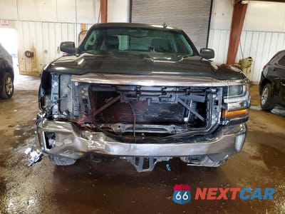 Piąte zdjęcie samochodu w środku: 2017 CHEVROLET SILVERADO K1500 LT VIN:1GCVKREH3HZ186479 - miniatura