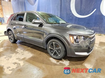 Czwarte zdjęcie samochodu z boku: 2026 KIA NIRO LX VIN:KNDCP3LE6T5317256 - miniatura