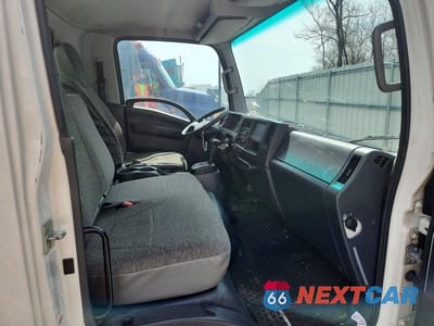 Piąte zdjęcie samochodu w środku: 2023 ISUZU NPR HD BOX TRUCK VIN:54DC4W1D6PS202650 - miniatura