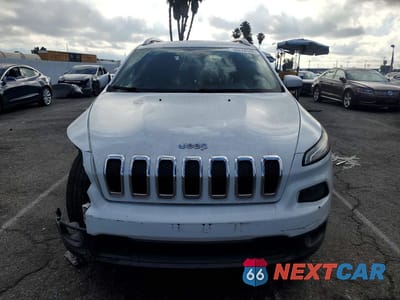 Piąte zdjęcie samochodu w środku: 2016 JEEP CHEROKEE LATITUDE VIN:1C4PJLCB2GW168059 - miniatura