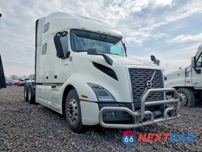 2023 VOLVO VNL SEMI TRUCK 4V4NC9EH1PN319702 - główne zdjęcie licytacji z USA - miniatura