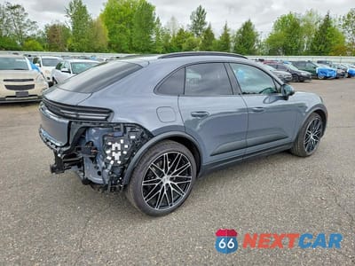 Trzecie zdjęcie samochodu z tyłu: 2025 PORSCHE MACAN 4 VIN:WP1AA2XAXSL002430 - miniatura