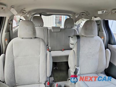 Zdjęcie 10 z 14 samochodu: 2018 TOYOTA SIENNA LE 8-PASSENGER VIN:5TDKZ3DC4JS913380 - miniatura