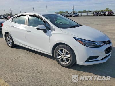 Czwarte zdjęcie samochodu z boku: 2018 CHEV CRUZE LT VIN:1G1BE5SM6J7145164 - miniatura