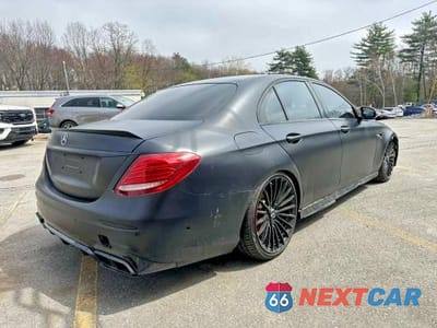 Trzecie zdjęcie samochodu z tyłu: 2019 MERCEDES-BENZ E 63 AMG-S 4MATIC VIN:WDDZF8KB3KA508341 - miniatura