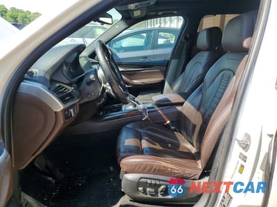 Zdjęcie 7 z 13 samochodu: 2015 BMW X5 XDRIVE50I VIN:5UXKR6C54F0J75433 - miniatura