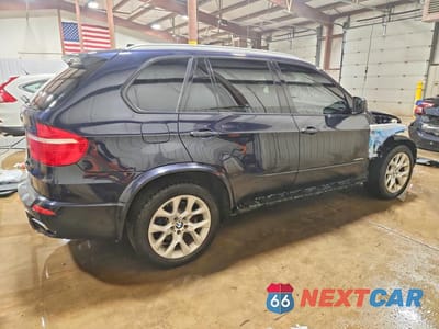 Trzecie zdjęcie samochodu z tyłu: 2010 BMW X5 XDRIVE48I VIN:5UXFE8C58AL311899 - miniatura