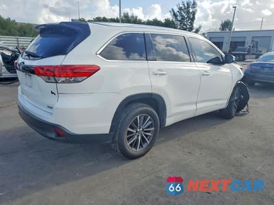Trzecie zdjęcie samochodu z tyłu: 2017 TOYOTA HIGHLANDER XLE VIN:5TDKZRFH6HS203404 - miniatura