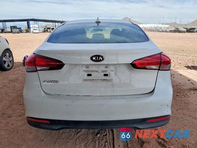 Zdjęcie 6 z 12 samochodu: 2017 KIA FORTE VIN:3KPFK4A75HE127725 - miniatura