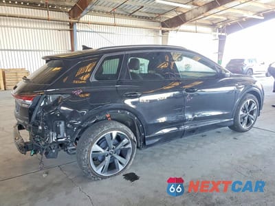 Trzecie zdjęcie samochodu z tyłu: 2024 AUDI Q4 E-TRON PREMIUM PLUS VIN:WA1LUBFZ7RP044398 - miniatura
