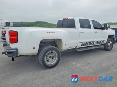 Trzecie zdjęcie samochodu z tyłu: 2018 CHEVROLET SILVERADO K3500 LTZ VIN:1GC4K0CY8JF117336 - miniatura