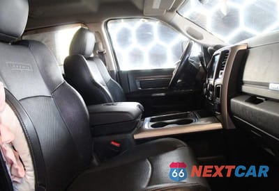 Piąte zdjęcie samochodu w środku: 2017 RAM 2500 LARAMIE VIN:3C6UR5FJ3HG759714 - miniatura