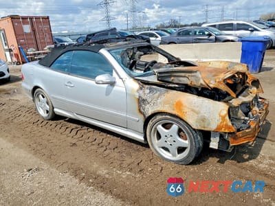 Czwarte zdjęcie samochodu z boku: 2001 MERCEDES-BENZ CLK 430 VIN:WDBLK70G91T084783 - miniatura