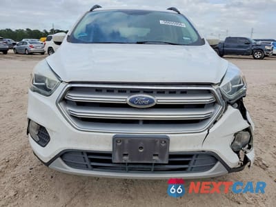 Piąte zdjęcie samochodu w środku: 2017 FORD ESCAPE SE VIN:1FMCU0GD0HUA60869 - miniatura