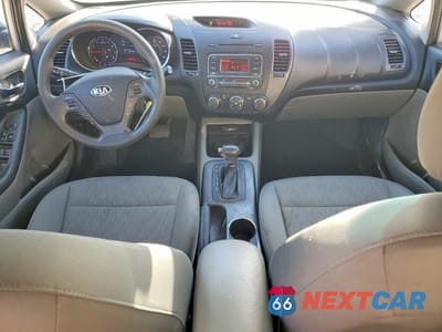 Zdjęcie 8 z 12 samochodu: 2015 KIA FORTE LX VIN:KNAFK4A64F5367328 - miniatura