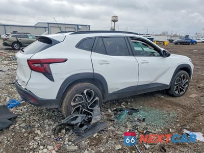 Trzecie zdjęcie samochodu z tyłu: 2025 CHEVROLET TRAX 2RS VIN:KL77LJEPXSC041722 - miniatura