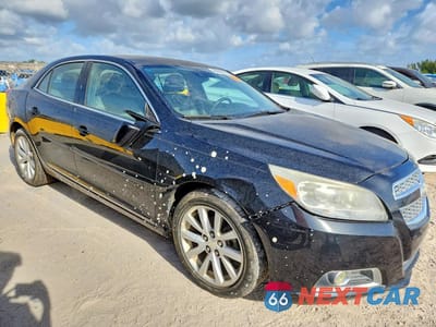 Czwarte zdjęcie samochodu z boku: 2013 CHEVROLET MALIBU 2LT VIN:1G11E5SA0DF124807 - miniatura