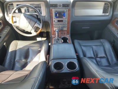Zdjęcie 8 z 13 samochodu: 2011 LINCOLN NAVIGATOR L VIN:5LMJJ3J57BEJ08076 - miniatura