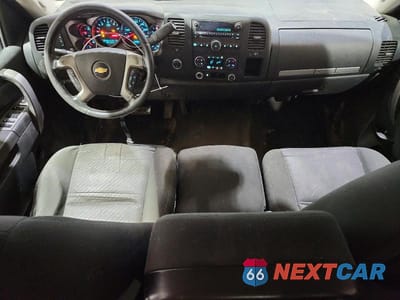 Zdjęcie 8 z 12 samochodu: 2010 CHEVROLET SILVERADO K1500 LT VIN:1GCSKSE3XAZ264213 - miniatura