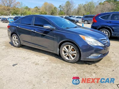 Czwarte zdjęcie samochodu z boku: 2011 HYUNDAI SONATA LIMITED VIN:5NPEC4AC2BH269491 - miniatura