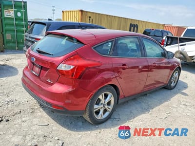 Trzecie zdjęcie samochodu z tyłu: 2014 FORD FOCUS SE VIN:1FADP3K26EL106915 - miniatura