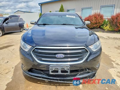 Piąte zdjęcie samochodu w środku: 2017 FORD TAURUS LIMITED VIN:1FAHP2F81HG113150 - miniatura