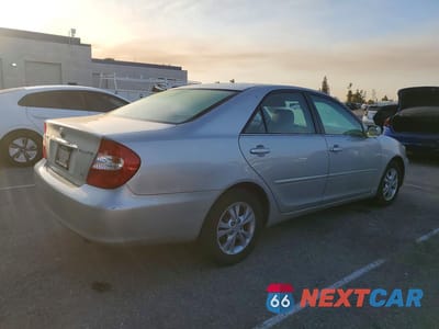 Trzecie zdjęcie samochodu z tyłu: 2004 TOYOTA CAMRY LE V6 VIN:4T1BF32K54U079683 - miniatura