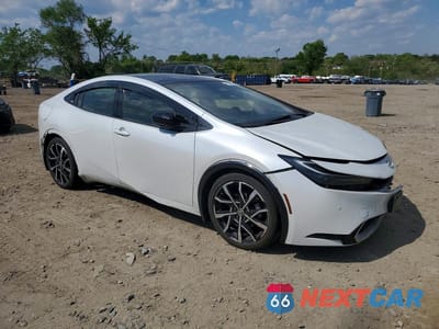 Czwarte zdjęcie samochodu z boku: 2023 TOYOTA PRIUS PRIME XSE VIN:JTDACACU3P3005086 - miniatura