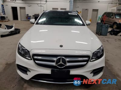 Piąte zdjęcie samochodu w środku: 2018 MERCEDES-BENZ E 400 4MATIC VIN:WDDZF6GB4JA465480 - miniatura