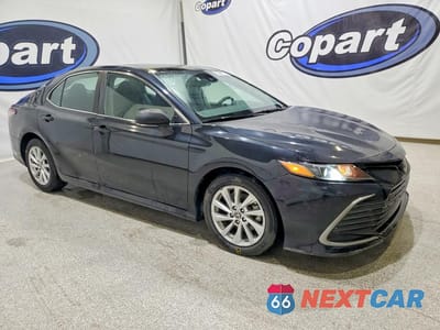 Czwarte zdjęcie samochodu z boku: 2023 TOYOTA CAMRY LE VIN:4T1C11AK9PU130213 - miniatura