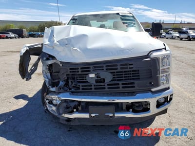 Piąte zdjęcie samochodu w środku: 2025 FORD F250 CC 4X VIN:1FT7X2AA0SEE12793 - miniatura