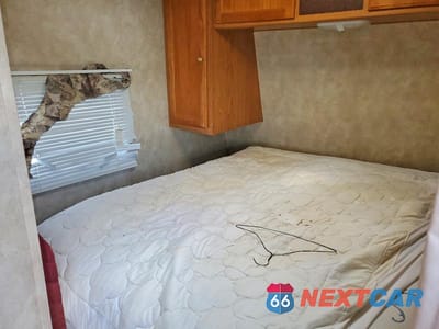 Zdjęcie 8 z 10 samochodu: 2005 KEYSTONE SPRINGDALE VIN:4YDT2632X5N124341 - miniatura