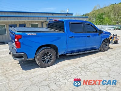 Trzecie zdjęcie samochodu z tyłu: 2023 CHEVROLET SILVERADO K1500 LT TRAIL BOSS VIN:3GCUDFE87PG120780 - miniatura