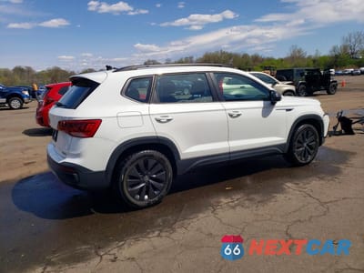 Trzecie zdjęcie samochodu z tyłu: 2022 VOLKSWAGEN TAOS S VIN:3VVAX7B26NM041813 - miniatura