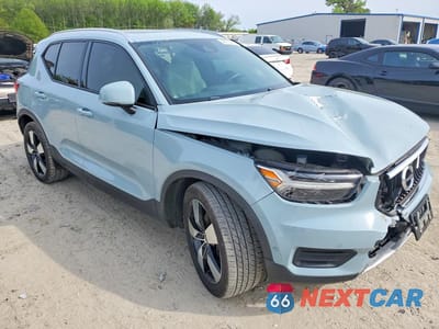 Czwarte zdjęcie samochodu z boku: 2019 VOLVO XC40 T5 MOMENTUM VIN:YV4162XZ9K2013255 - miniatura