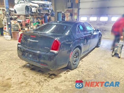Trzecie zdjęcie samochodu z tyłu: 2017 CHRYSLER 300 S VIN:2C3CCABG1HH564143 - miniatura