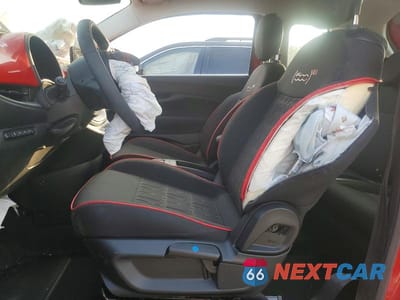 Zdjęcie 7 z 12 samochodu: 2024 FIAT 500 E RED VIN:ZFAFFAA44RX210452 - miniatura