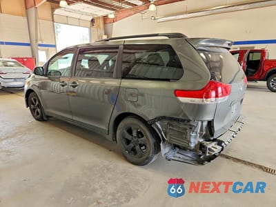 Drugie zdjęcie samochodu z przodu: 2011 TOYOTA SIENNA LE VIN:5TDKK3DC8BS060245 - miniatura
